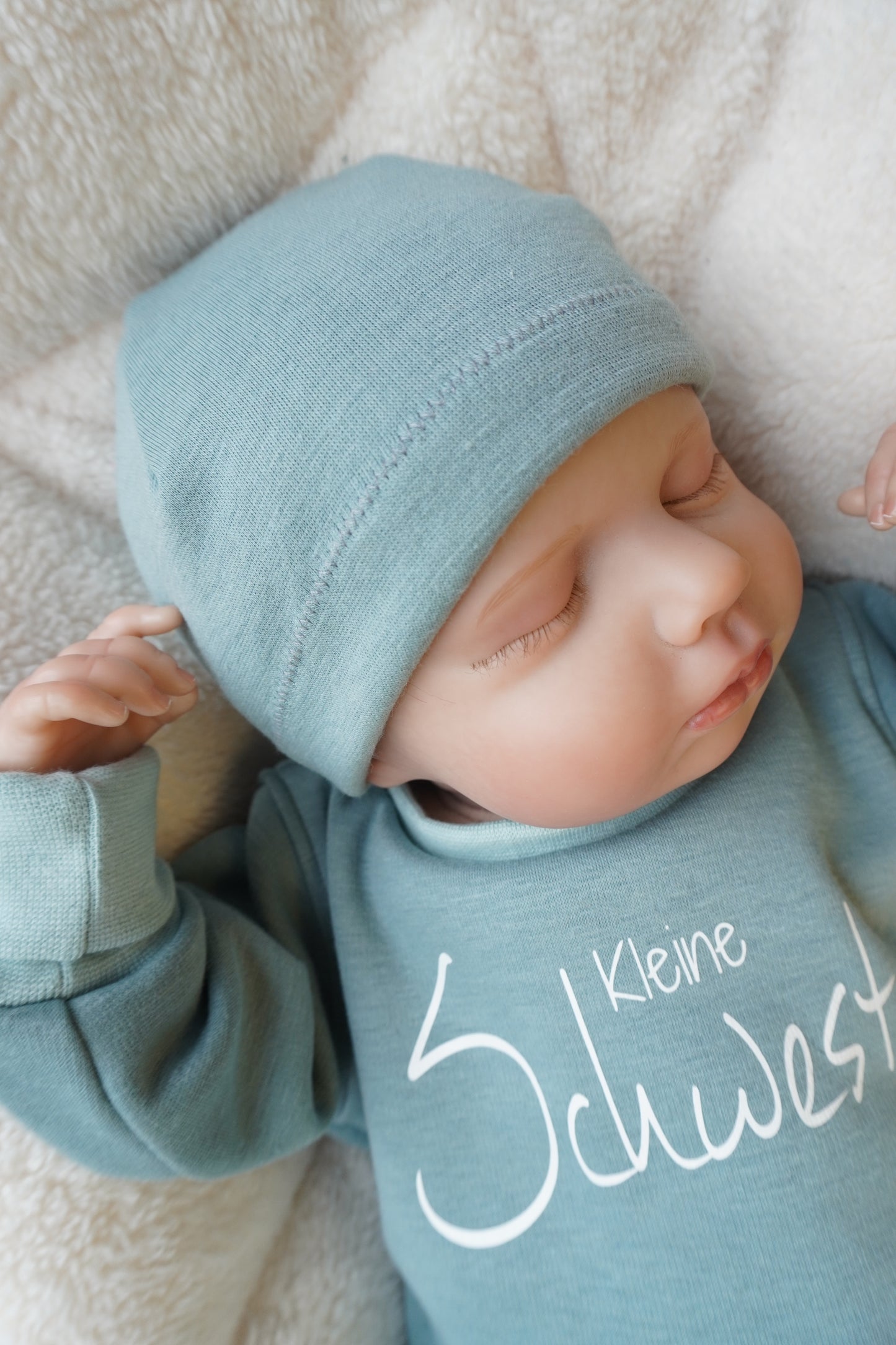 Einlagige Sweat-Mütze für Babys und Kinder, personalisierbar mit z.b. Namen, handgemacht in Deutschland.