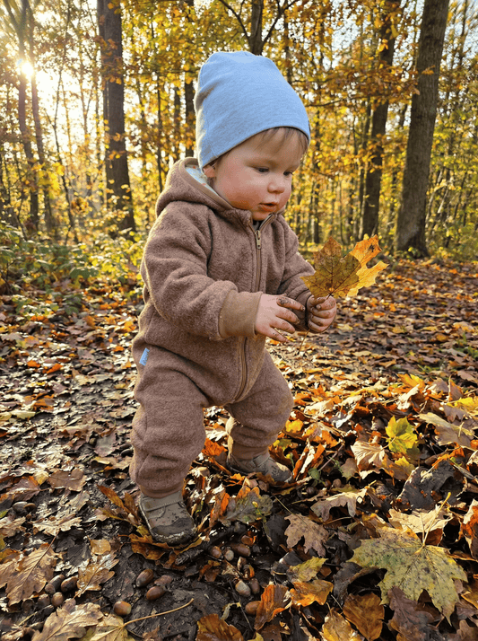 In Deutschland handgemachter Overall aus Walkloden in Beige.