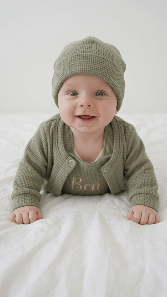 In Deutschland handgemachte Latzhose für Babys und Kinder, personalisierbar.