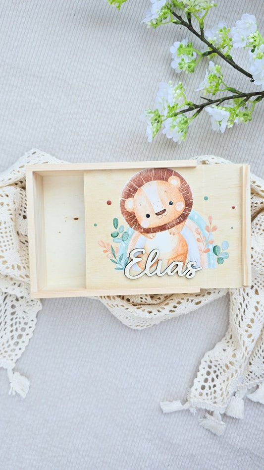 Holzkiste personalisiert mit Name aus Birkenholz – Geschenkbox als Erinnerungskiste