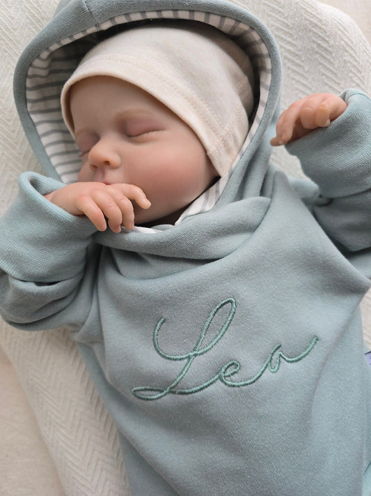 Individuell personalisierbarer Hoodie aus Baumwollfleece für Babys und Kinder in verschiedenen Farben.