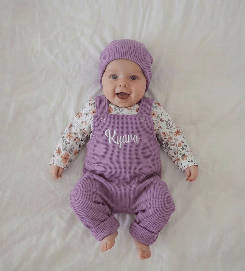 In Deutschland handgemachte Latzhose für Babys und Kinder, personalisierbar. 