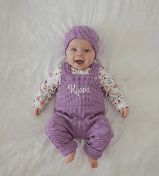 In Deutschland handgemachte Latzhose für Babys und Kinder, personalisierbar. 