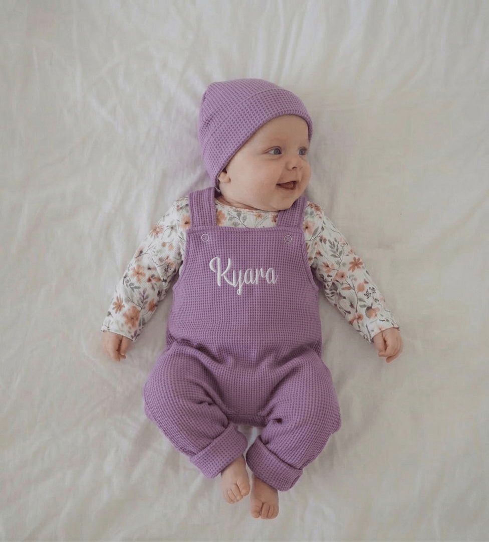 In Deutschland handgemachte Latzhose für Babys und Kinder, personalisierbar. 