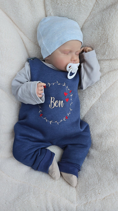 In Deutschland handgemachter Strampler für Babys individuell personalisierbar. In vielen wunderschönen Farben erhältlich. 