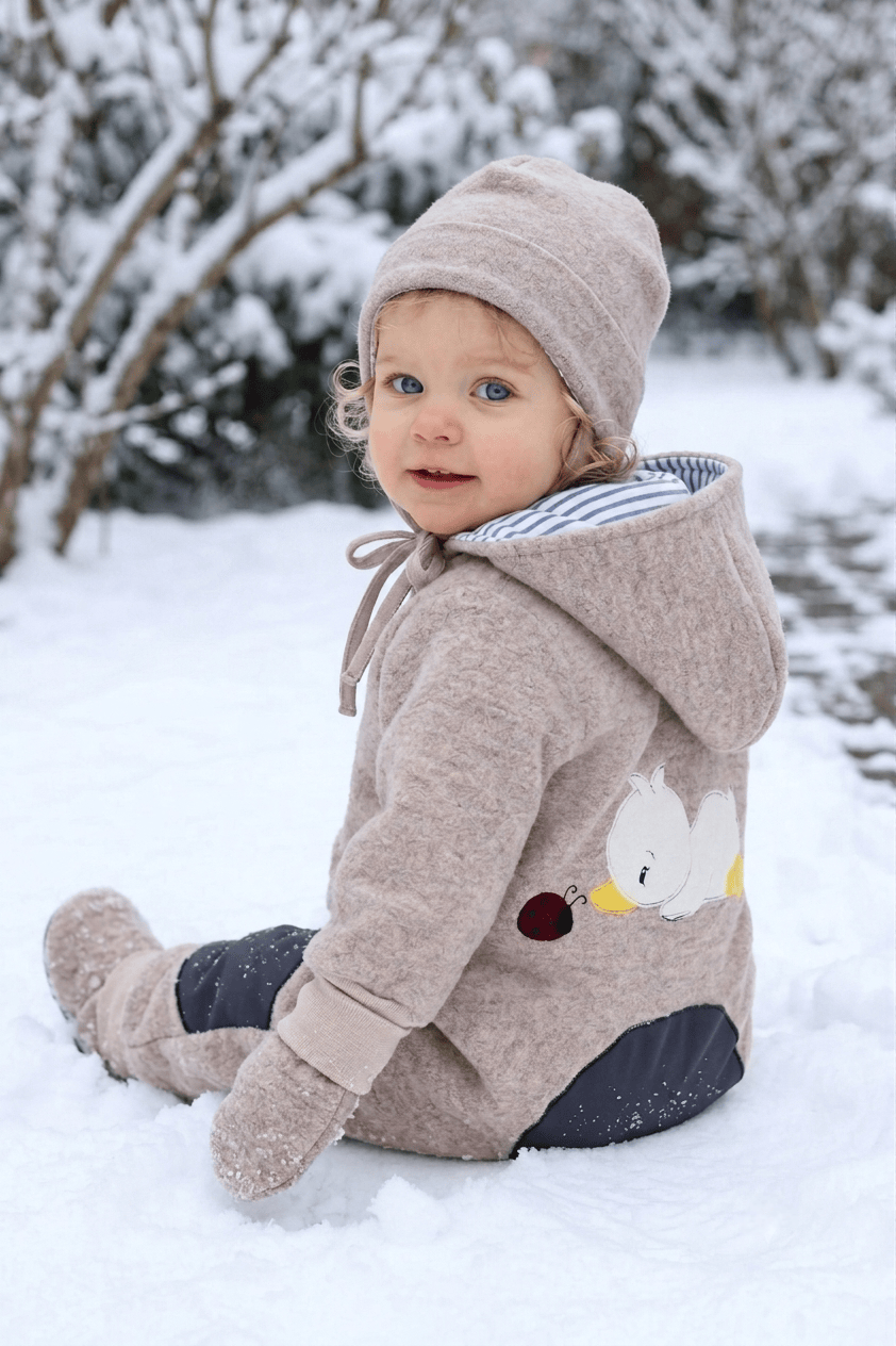 handgemachter Walk Overall für Babys und Kleinkinder mit Kniepatches aus softshell. 