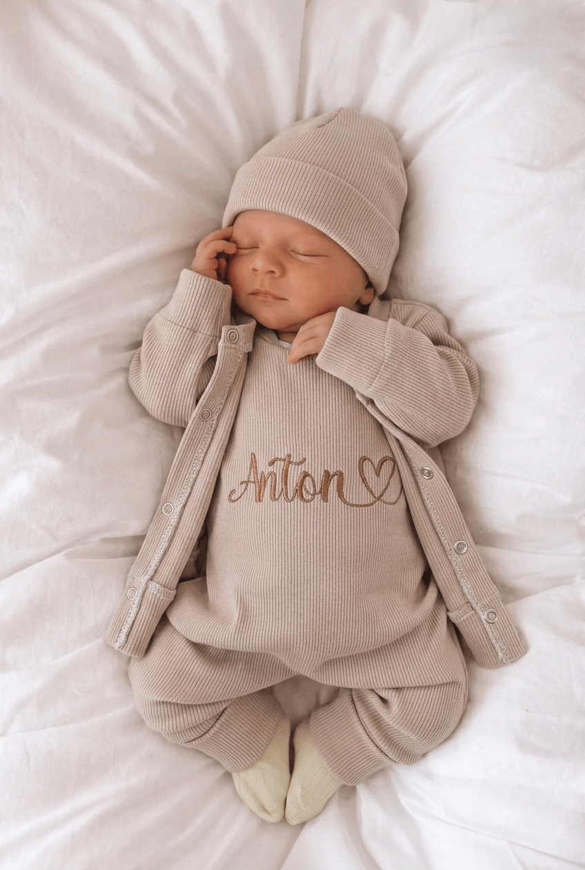 Baby Set personalisiert mit Namen – 2-tlg. Strampler & Cardigan