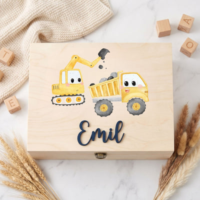 Erinnerungskiste Baby Junge personalisierbar – Holzbox Bagger Motiv · Talu Kids