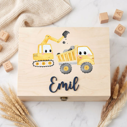 Erinnerungskiste Baby Junge personalisierbar – Holzbox Bagger Motiv · Talu Kids