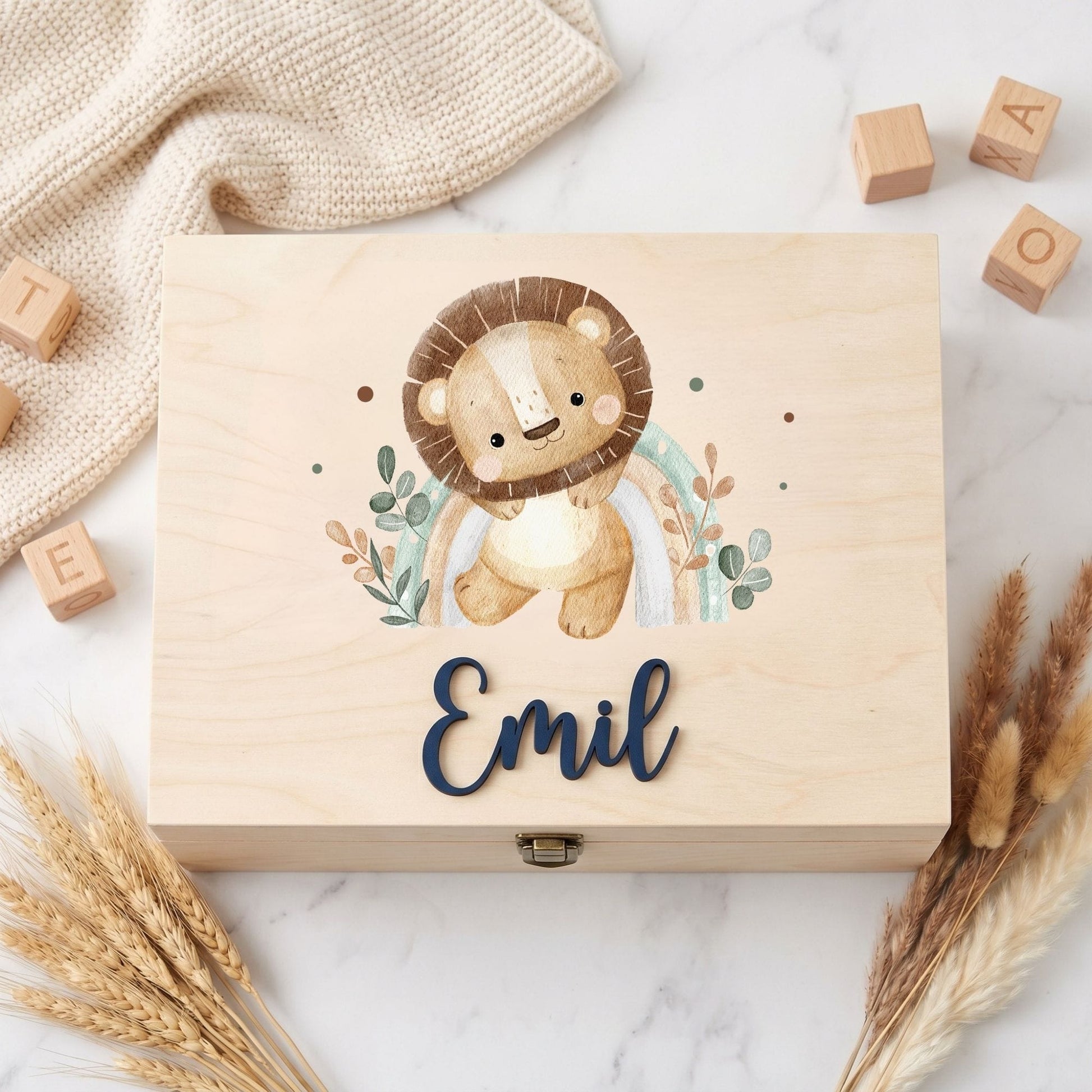 Personalisierbare Holzkiste Baby Junge – Löwen Motiv Geschenk zur Geburt · Talu Kids