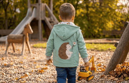 Handgemachte Baby und Kinder Übergangsjacke aus Sweat mit Wunschapplikation auf dem Rücken. 