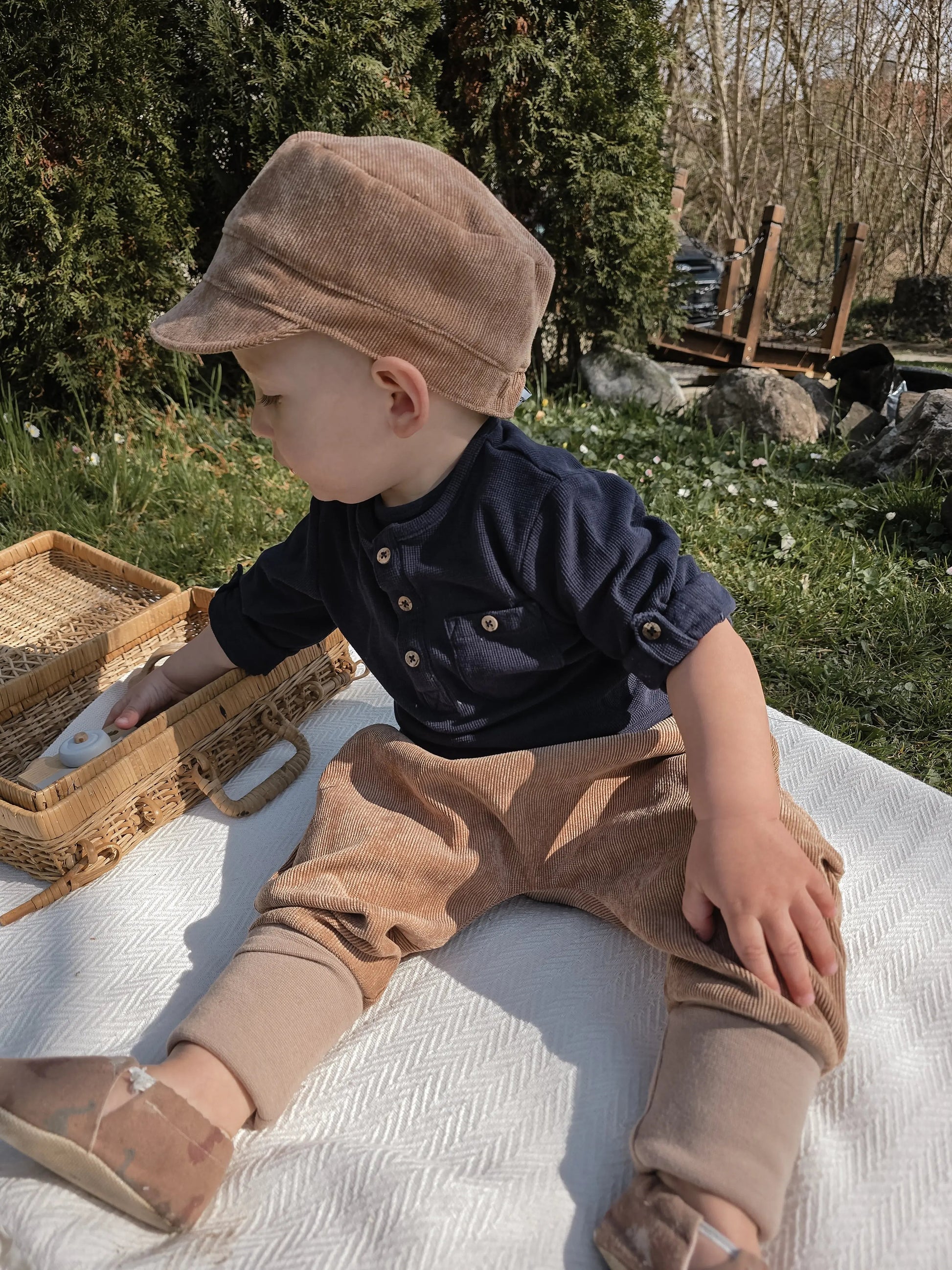 Bequeme Knickerbocker aus Cord für Jungen und Mädchen in drei wunderschönen Farben erhältlich. 