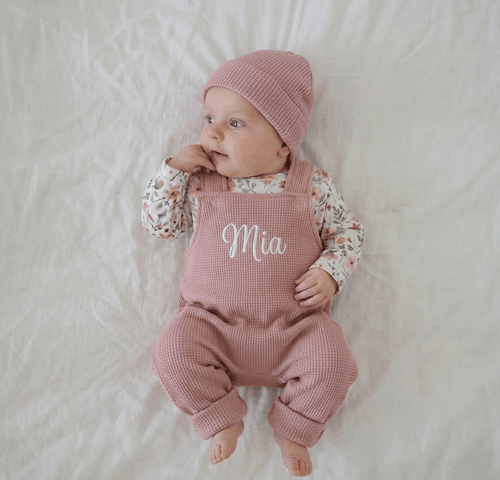 In Deutschland handgemachte Latzhose für Babys und Kinder, personalisierbar. 