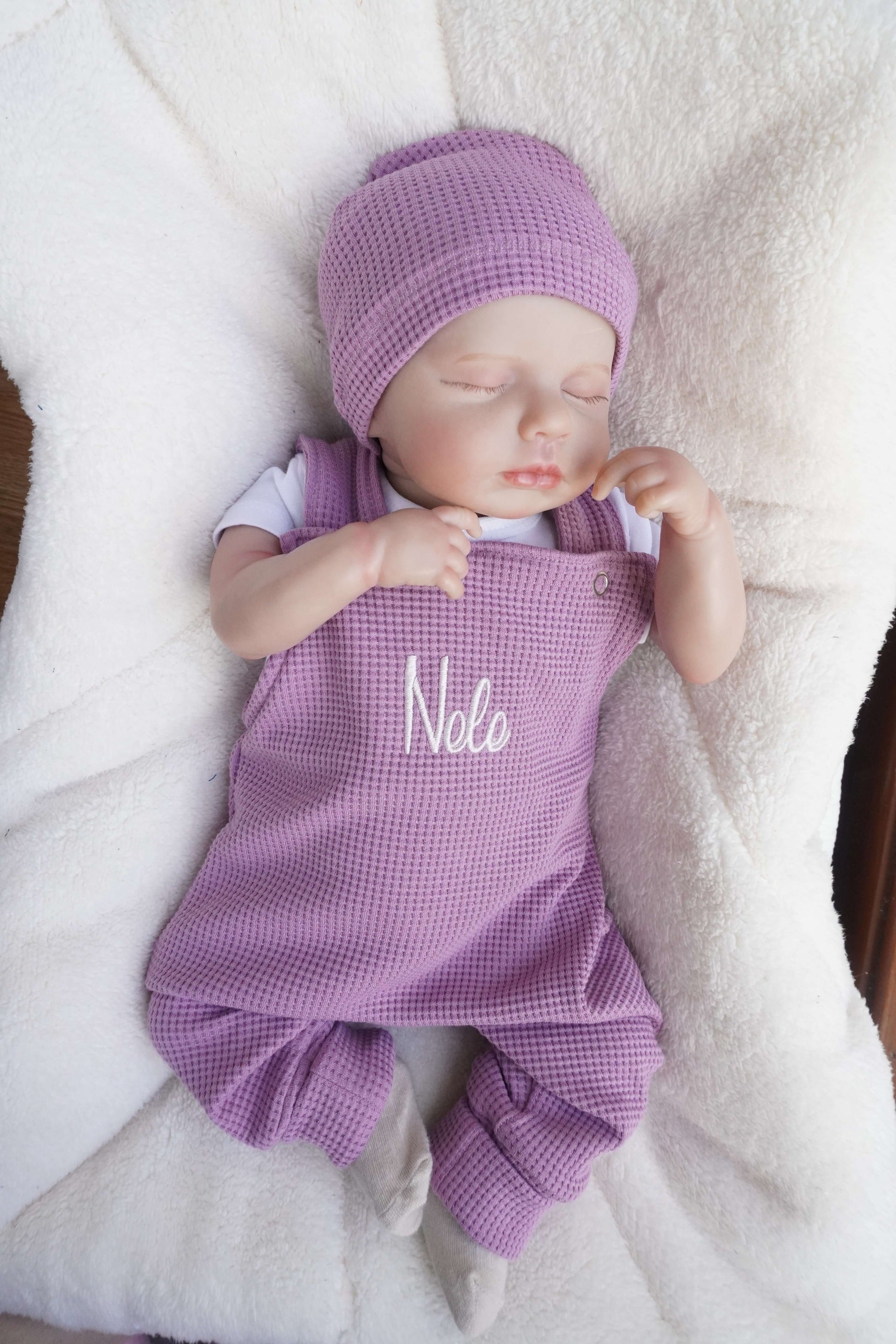 In Deutschland handgemachte Babylatzhose individuell personalisierbar für Mädchen und Jungen.