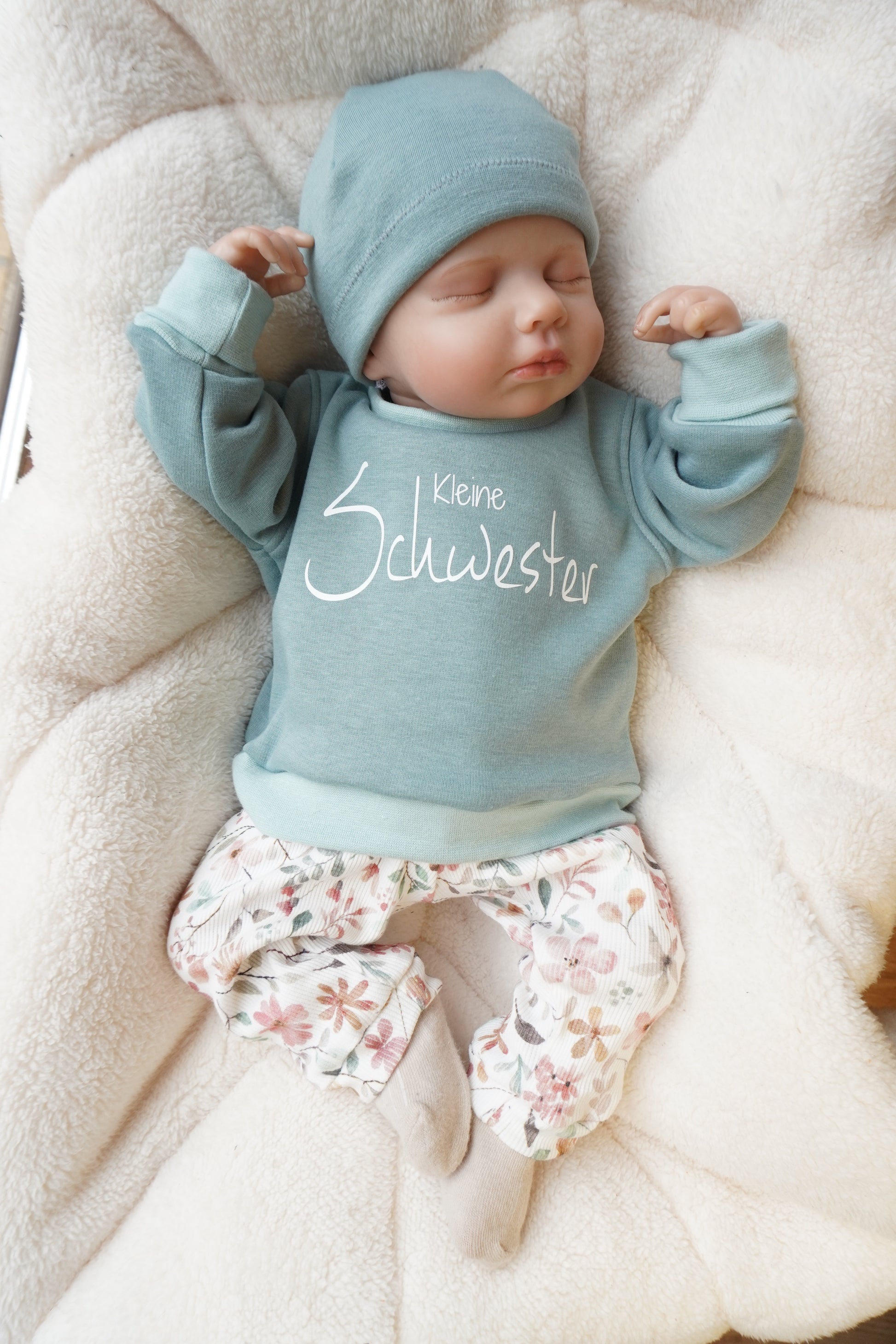 Handgemachter Pullover aus kuscheligem Sweat mit Bügelbild für kleine und große Geschwister. In vielen wunderschönen Farben erhältlich