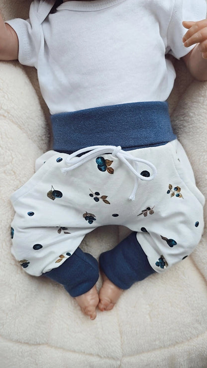 Baby Pumphose für Babys und Kleinkinder. In vielen verschiedenen Farben und Motiven erhältlich.