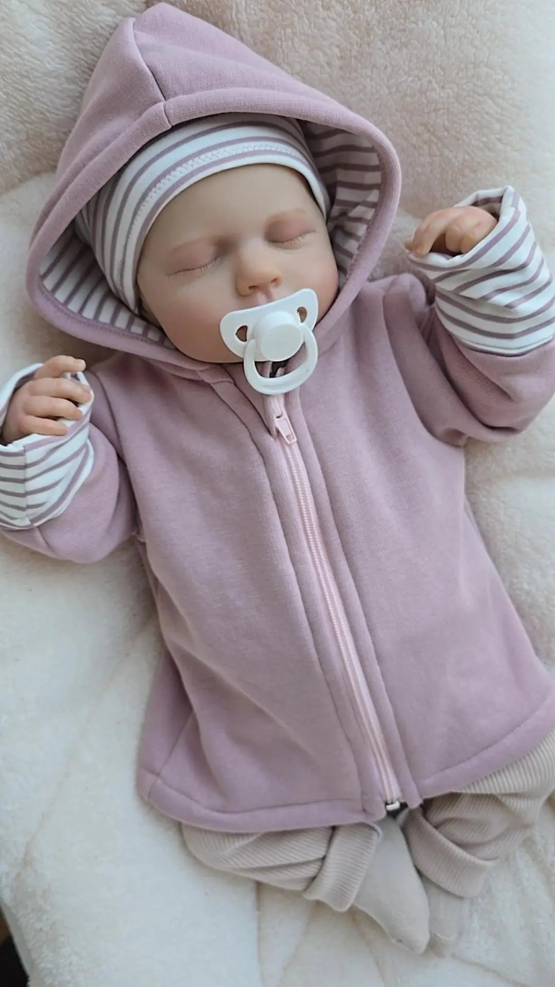 Übergangsjacke für Babys und Kinder aus Sweatstoff mit individueller Applikation und Reißverschluss in Rosa