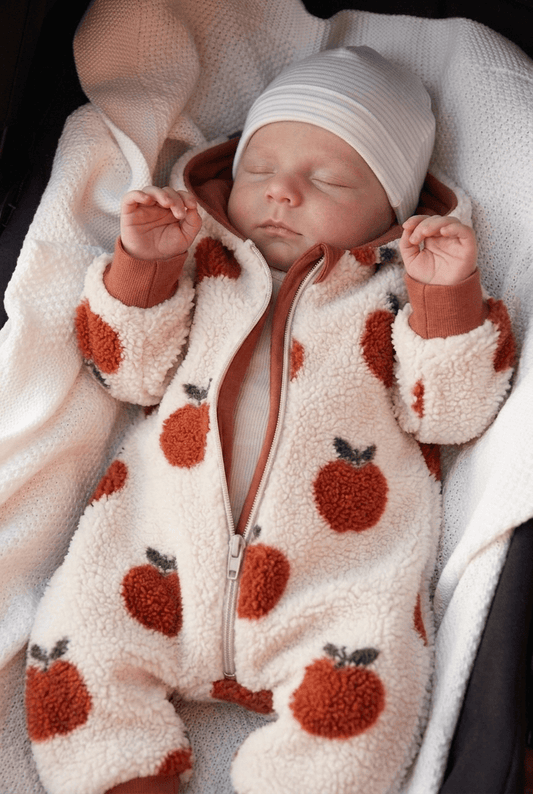 in Deutschland angefertigter Babyoverall aus Teddyfleece