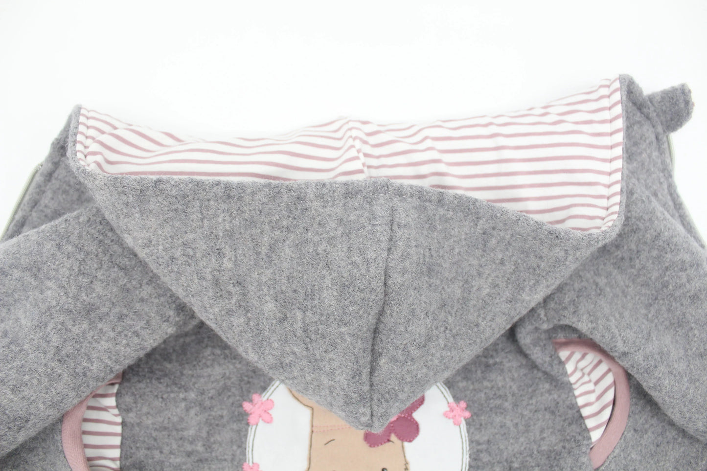 Walkjacke mit Kapuze für Babys mit individueller Applikation und Taschen