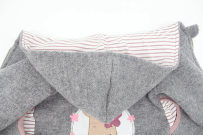 Walkjacke mit Kapuze für Babys mit individueller Applikation und Taschen