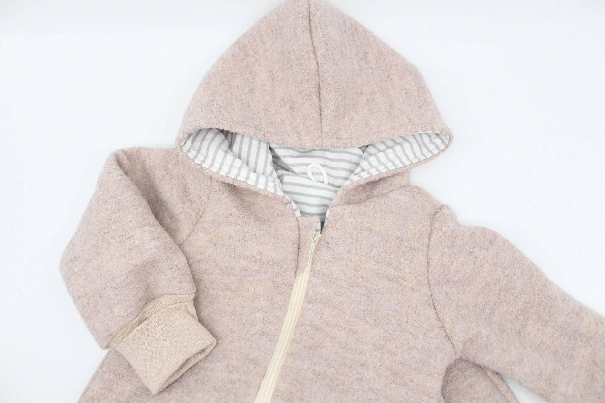handgemachter Walk Overall für Babys und Kleinkinder mit Kniepatches aus softshell. 