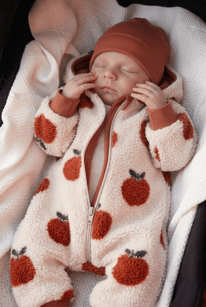 in Deutschland angefertigter Babyoverall aus Teddyfleece