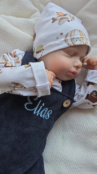 Personalisierte Baby Latzhose mit Namen, handgemacht in Bayern, individuelles Geschenk für Neugeborene, Größe 44-98.