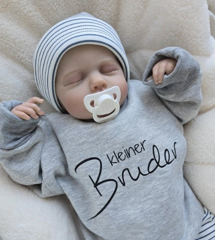 Wunderschöner Pullover für Geschwister Ob für den kleinen Bruder oder für die große Schwester, dank der großen Farbauswahl ist dieser Pullover immer das passende Geschenk!