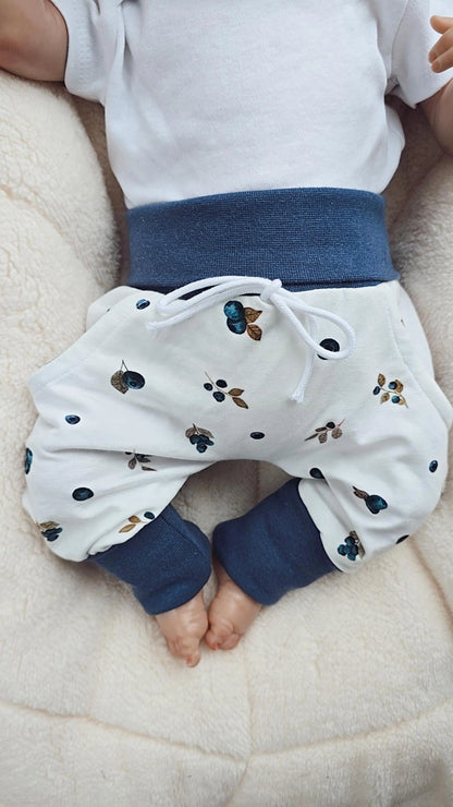 Baby Pumphose für Babys und Kleinkinder. In vielen verschiedenen Farben und Motiven erhältlich.