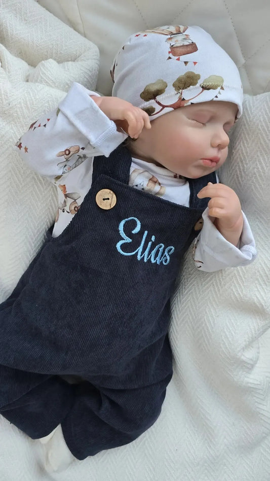 Personalisierte Baby Latzhose mit Namen, handgemacht in Bayern, individuelles Geschenk für Neugeborene, Größe 44-98.