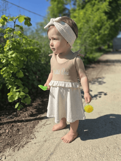 In Deutschland angefertigtes Kleid mit Leo Design und individueller Personalisierung.