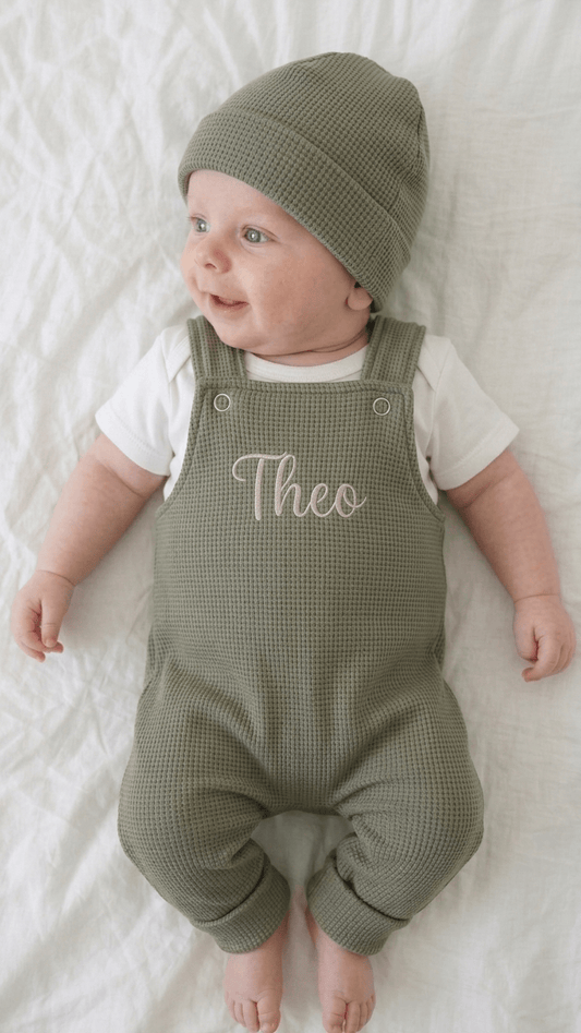 In Deutschland handgemachte Latzhose für Babys und Kinder, personalisierbar. 