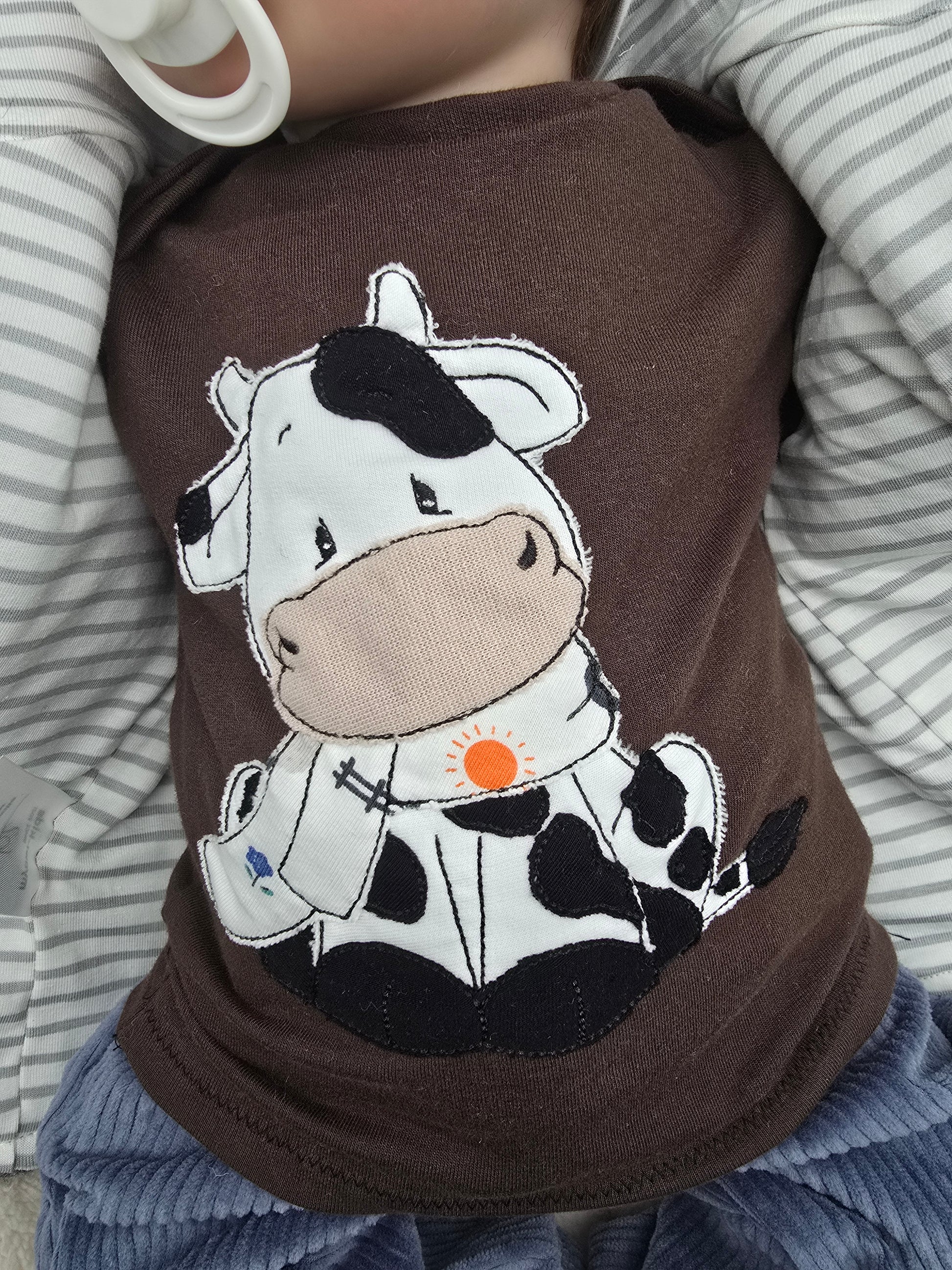 Handgemachtes Baby Langarmshirt aus French Terry mit amerikanischem Ausschnitt. Größen 44–104, viele Farben & Motive zur Auswahl.