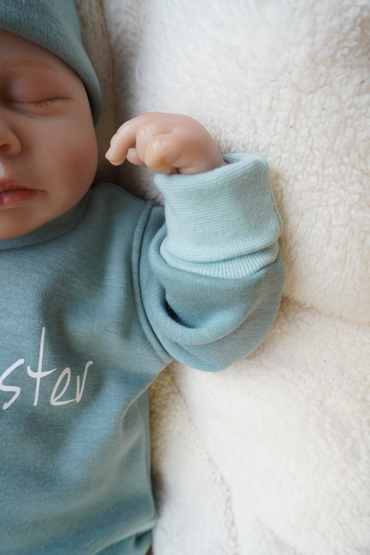 Handgemachter Pullover aus kuscheligem Sweat mit Bügelbild für kleine und große Geschwister. In vielen wunderschönen Farben erhältlich