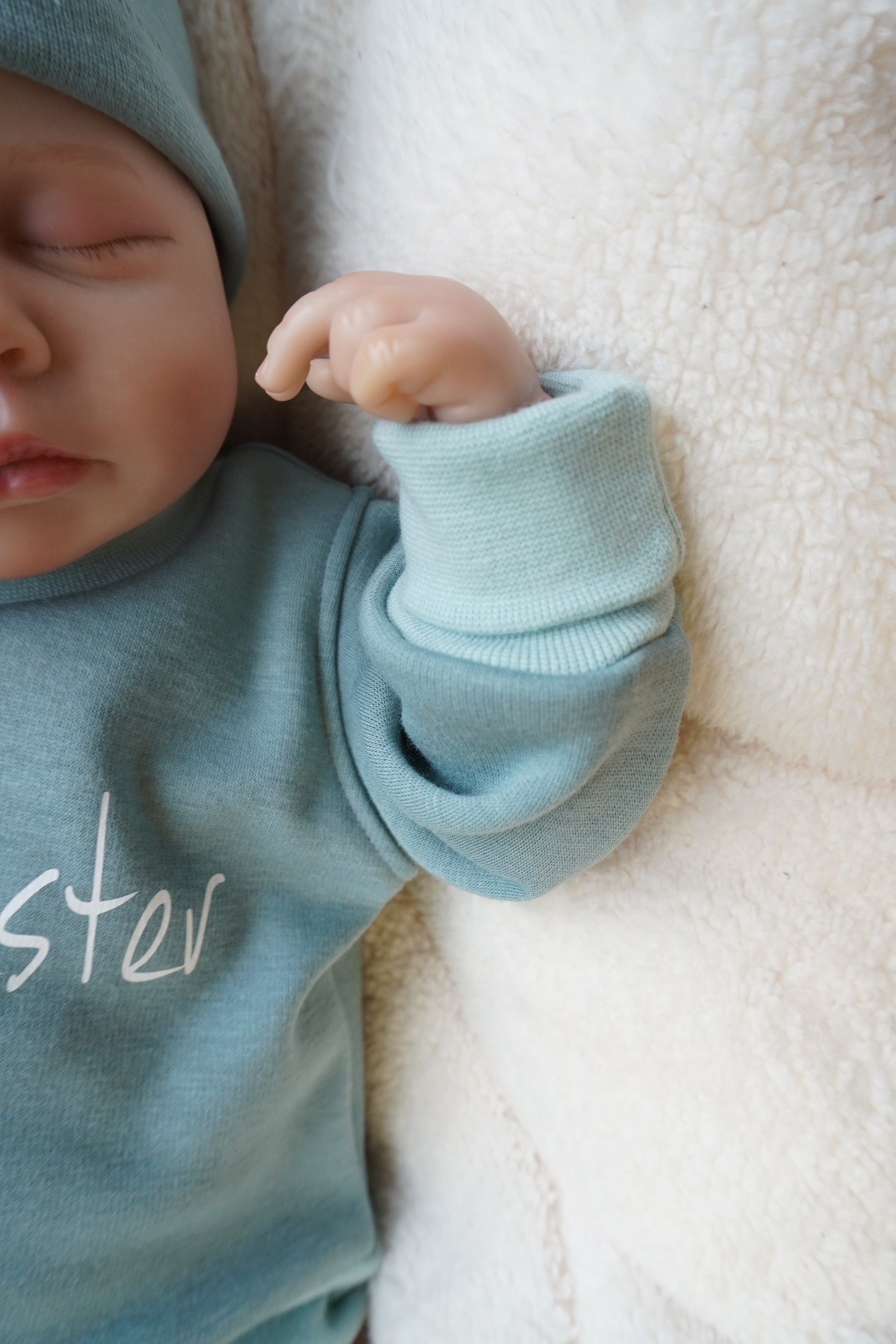 Handgemachter Pullover aus kuscheligem Sweat mit Bügelbild für kleine und große Geschwister. In vielen wunderschönen Farben erhältlich