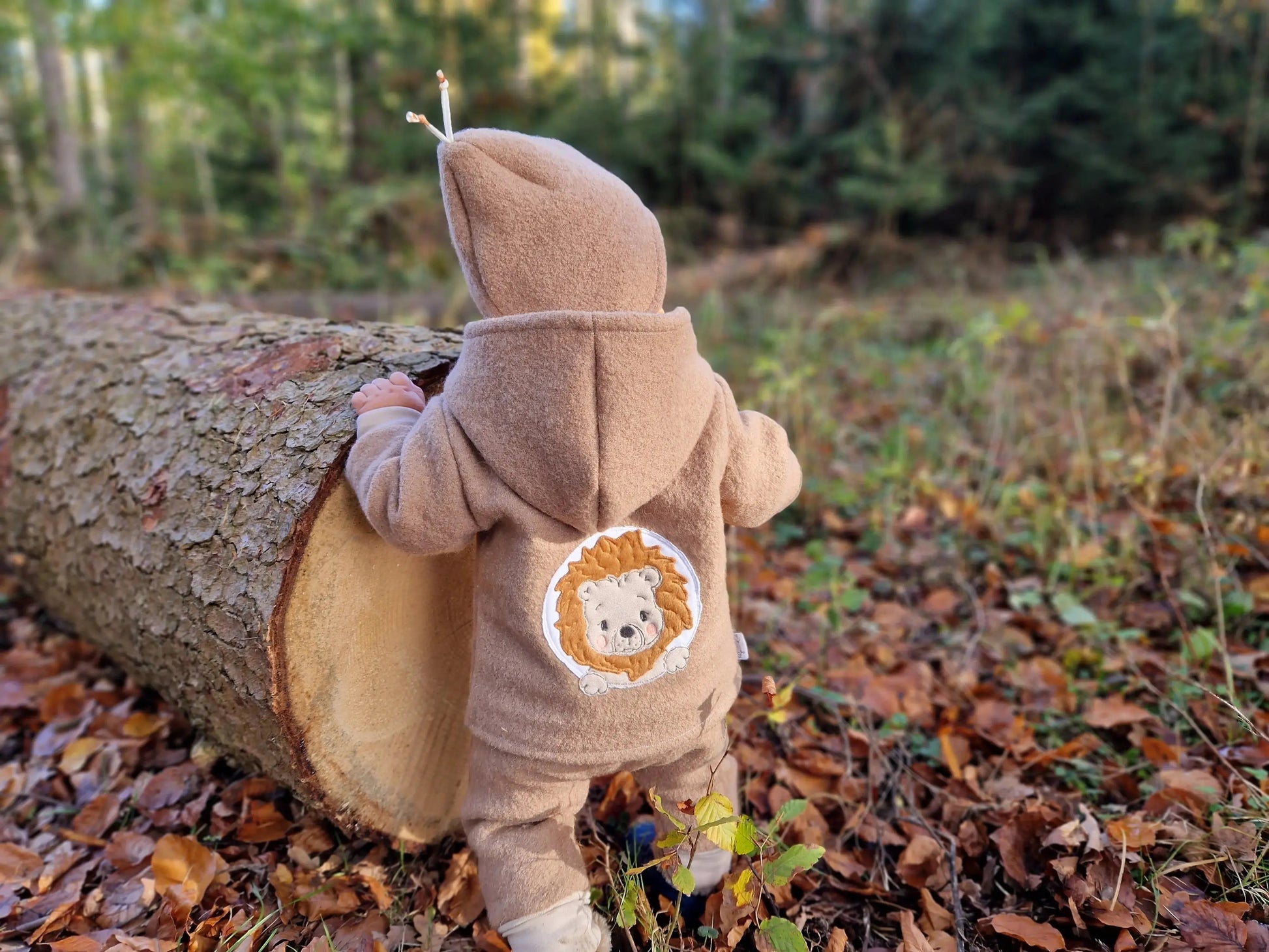 Kinderjacke aus Walkstoff mit Kapuze